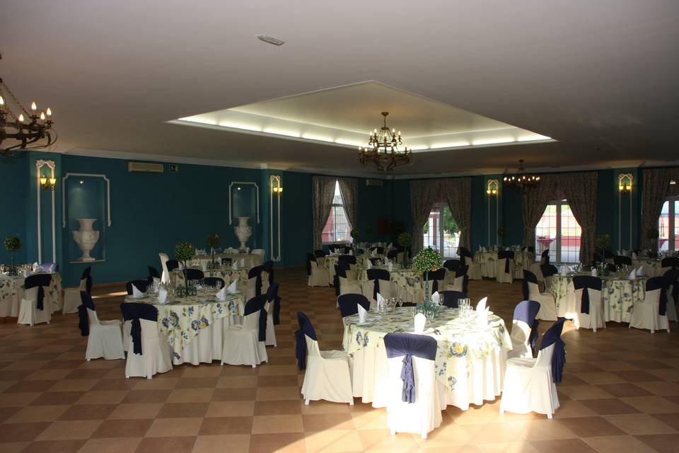 Montaje del banquete en Salón 2