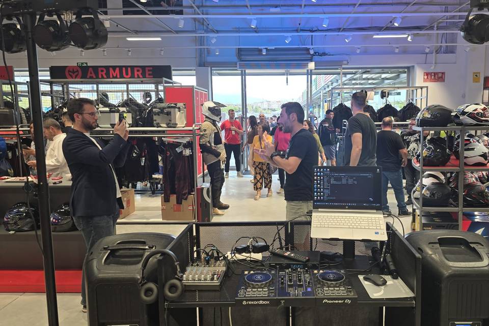 Agencia de eventos Navarro, DJ