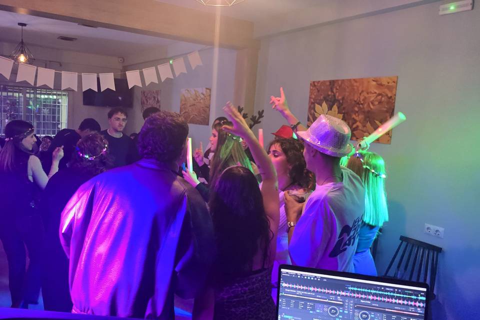 Agencia de eventos Navarro, DJ