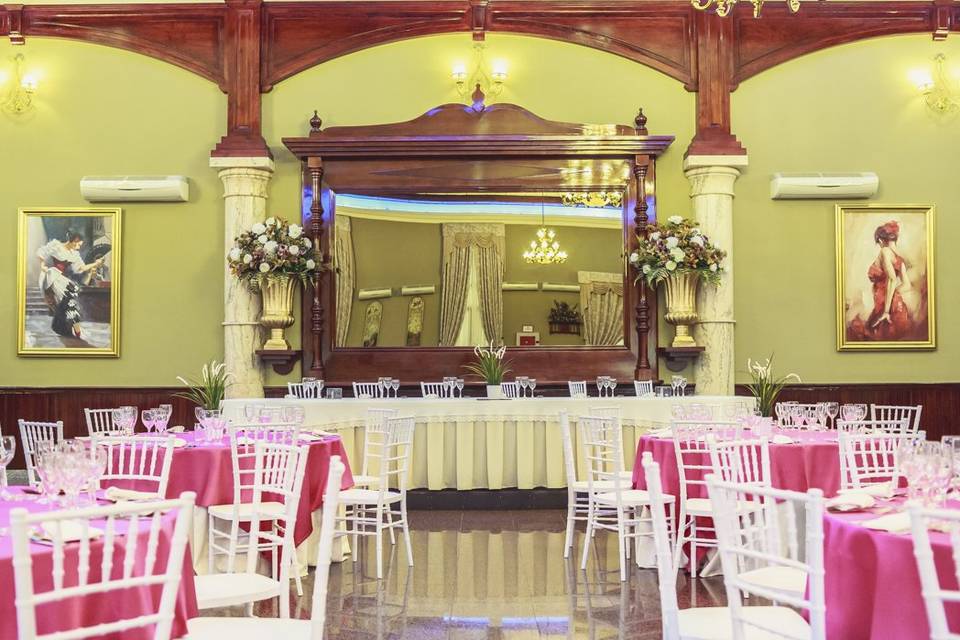 Salón don juan. Mesa nupcial