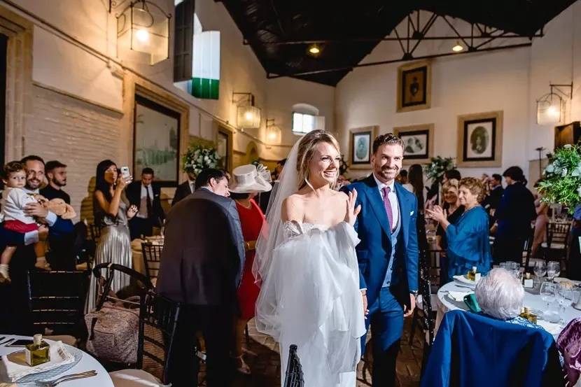Entrada de los novios al banquete