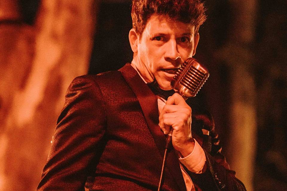Juanjo Navarro (crooner)