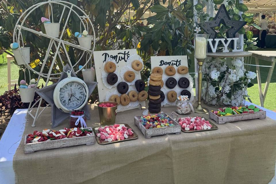 Candy bar mini donuts