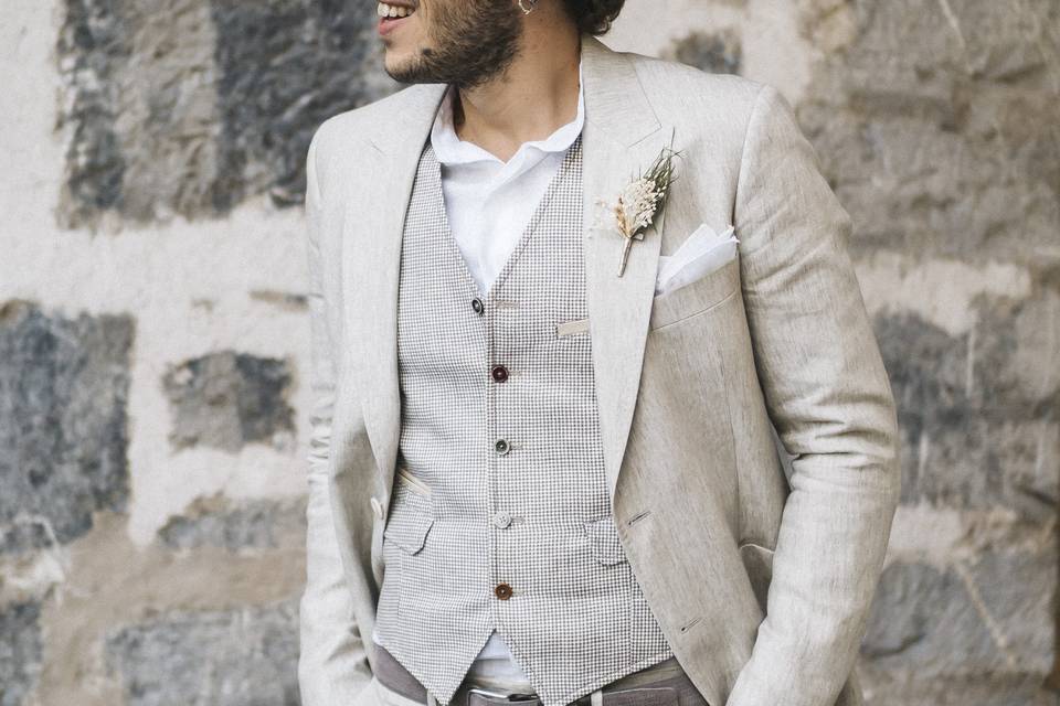 Traje de novio beige