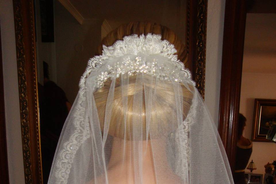 Colocación de mantilla de novia