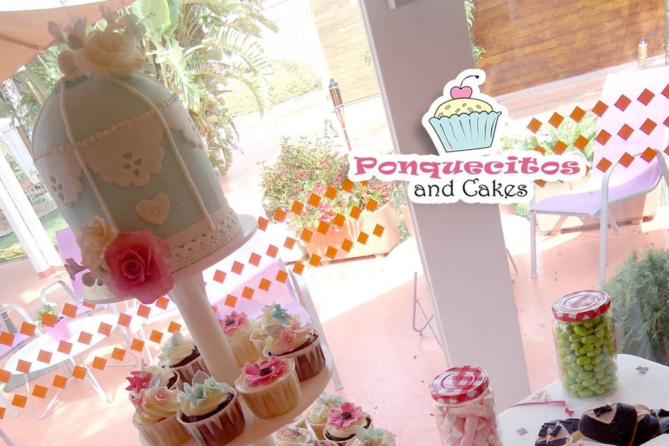 Torre de Cupcakes con tarta