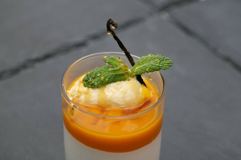 Mousse de yogur y mango