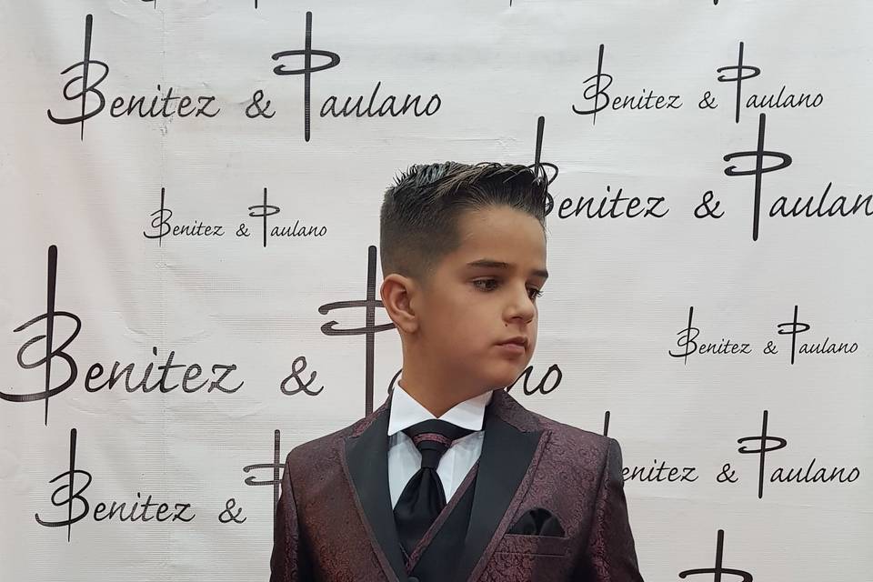 Traje niño boda granate