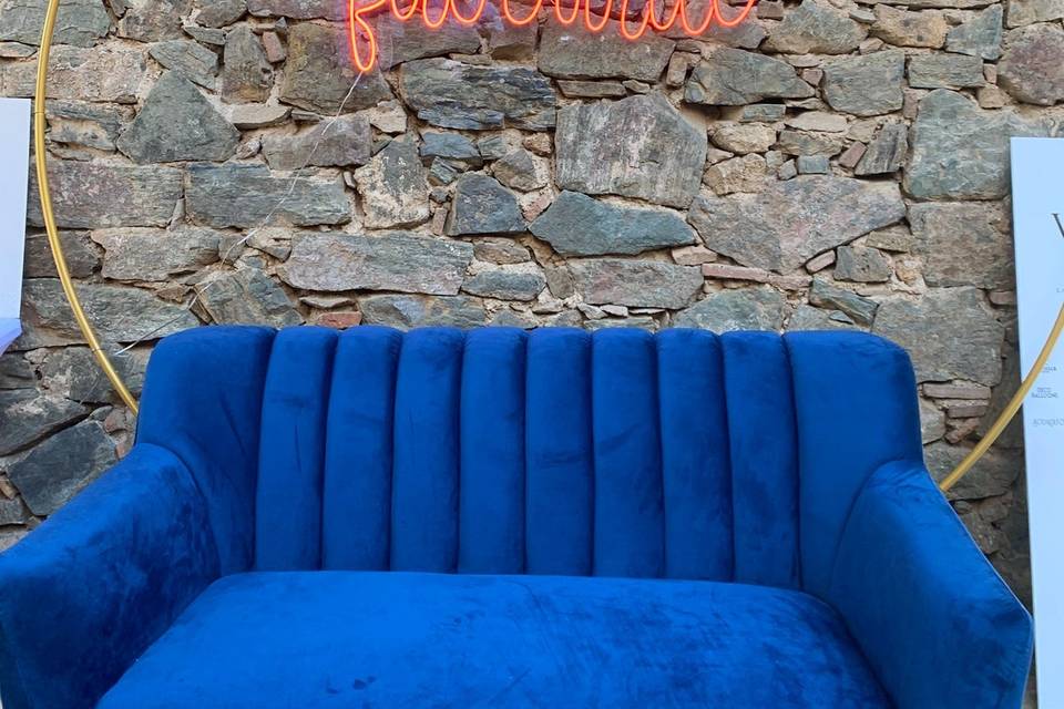 Photocall de sofá azul