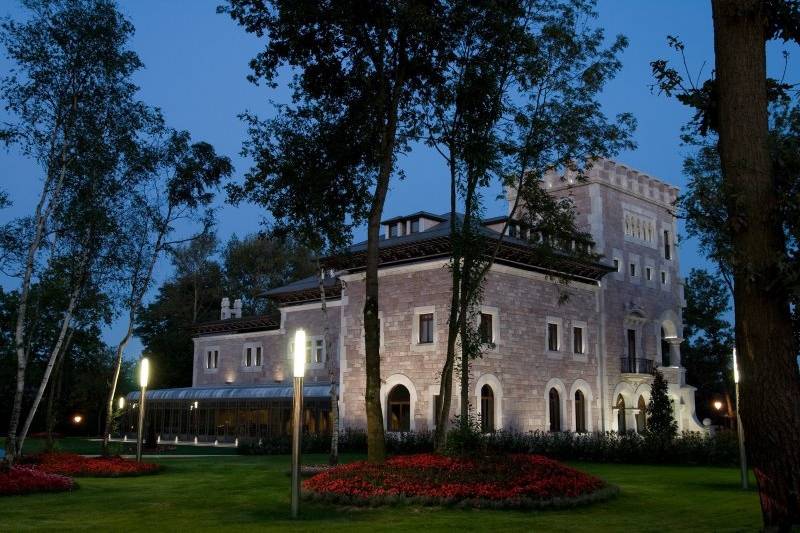 Castillo del Bosque La Zoreda