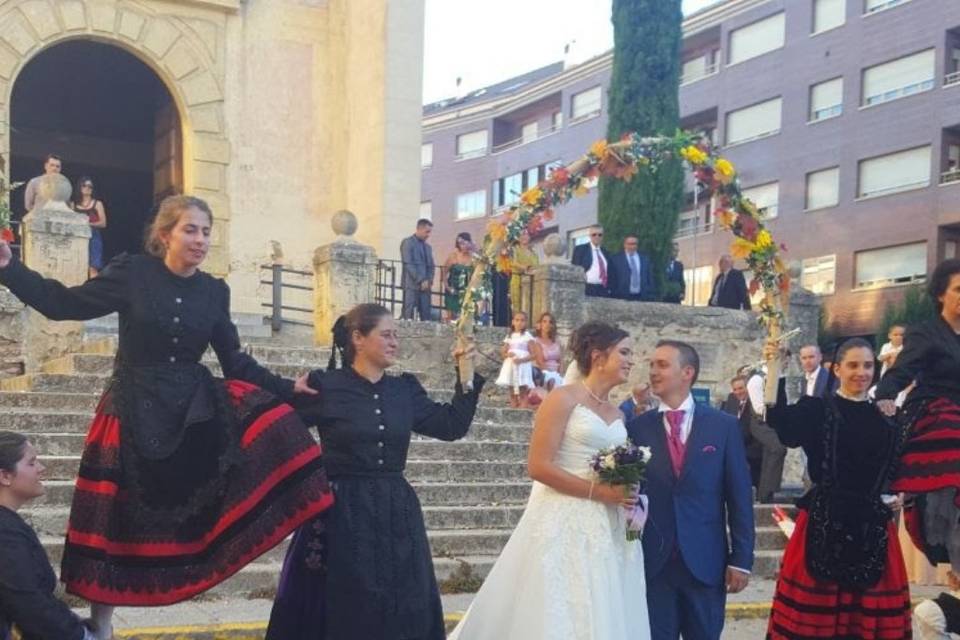 Salida de los novios