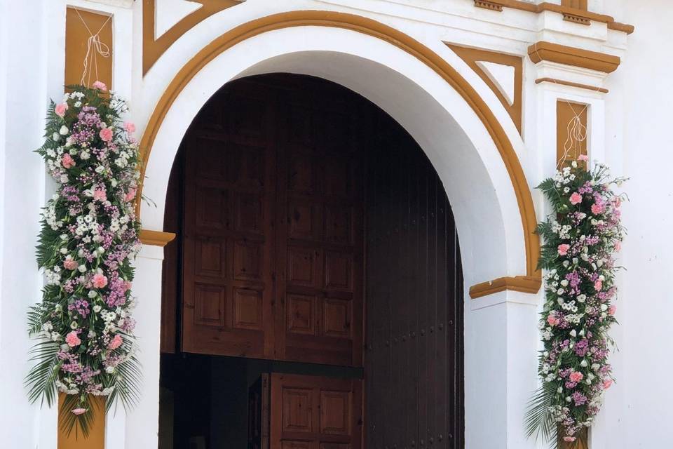 Entrada a la iglesia