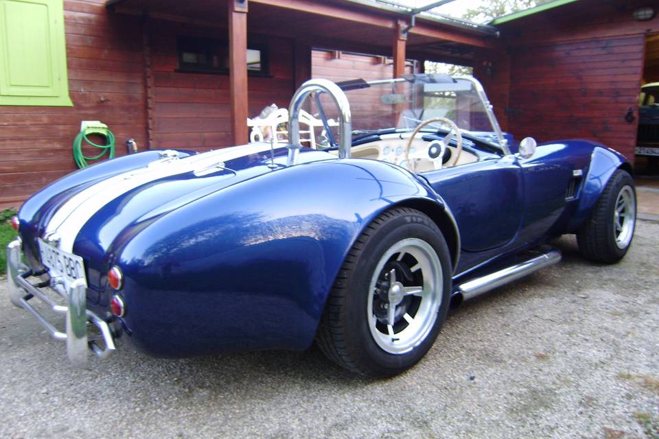 AC Cobra trasera