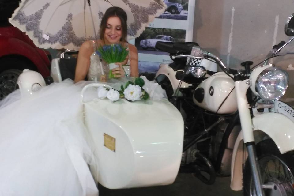 BMW R71 con novia