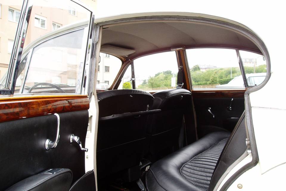 Jaguar MK II interior