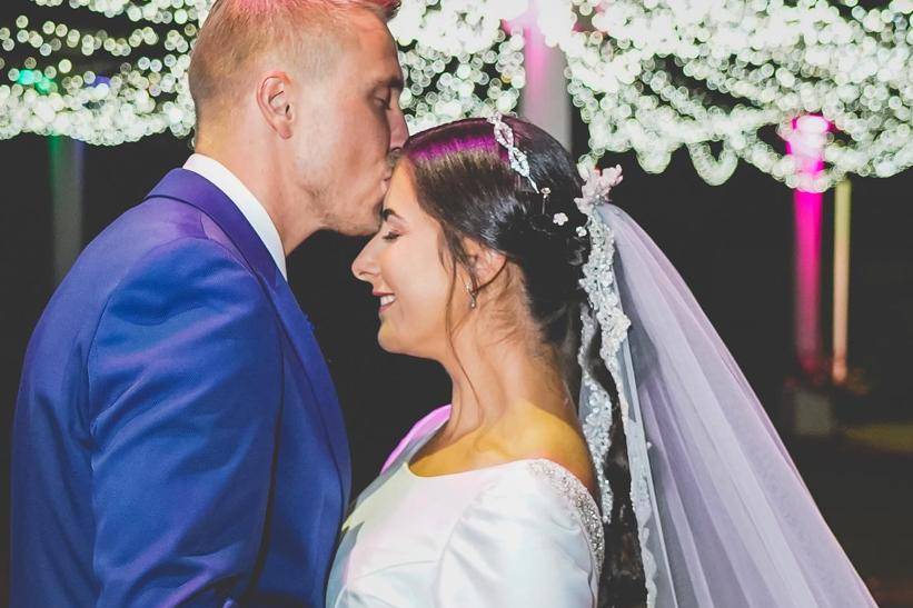 Vestido de novia liso con cinturón