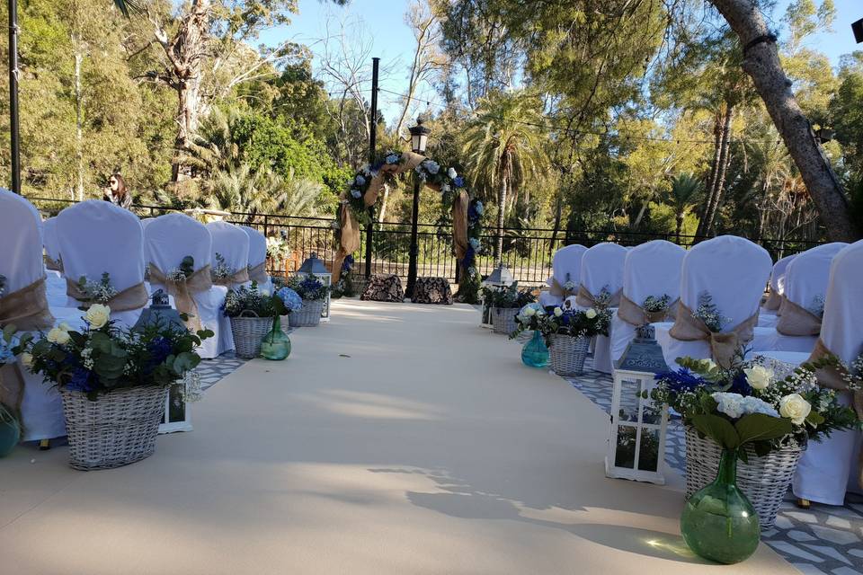 Boda civil en blanco y azul