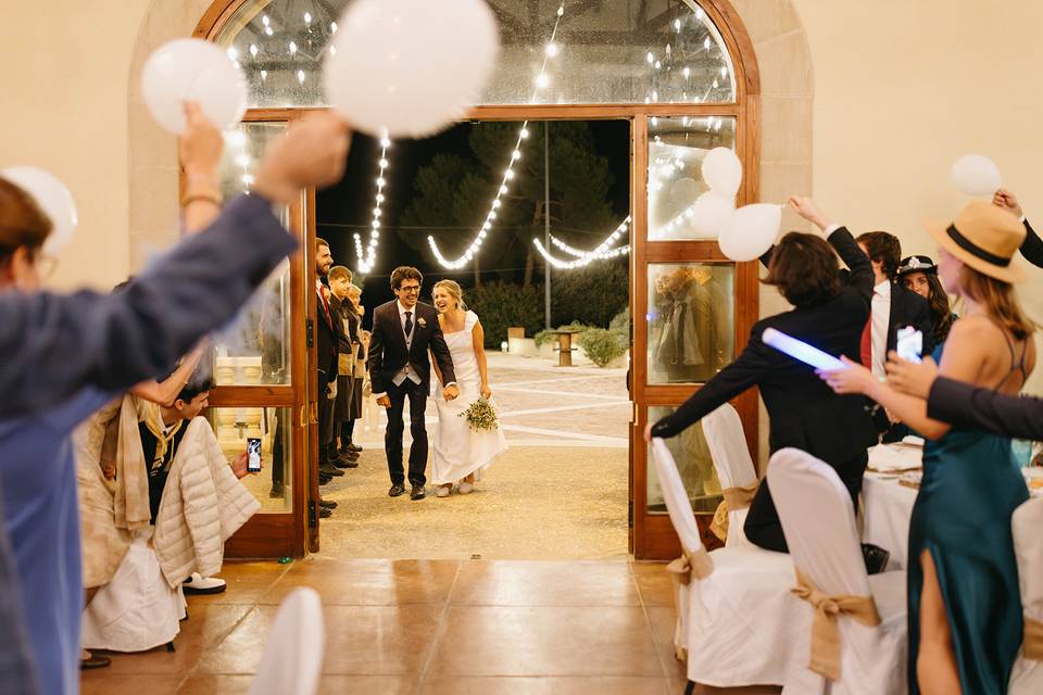 Entrada a la cena de los novios