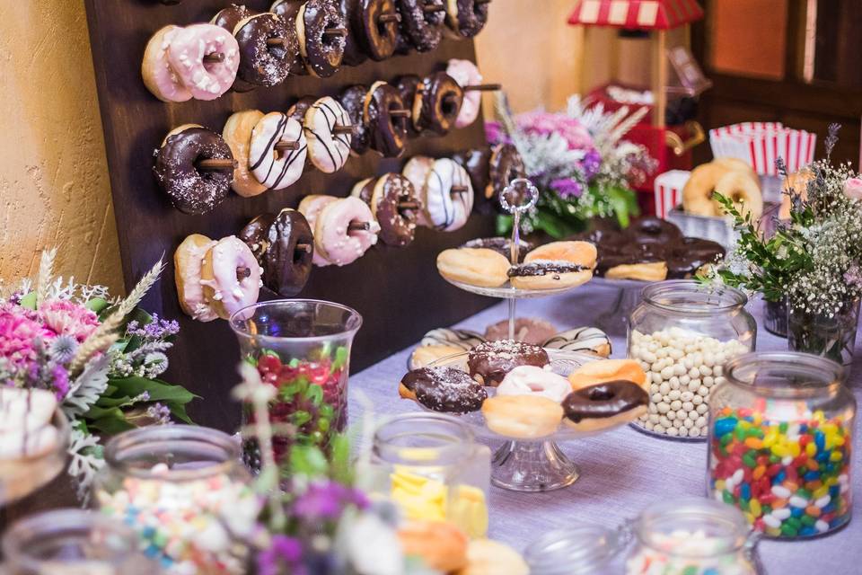 Mesas de chuches y donuts