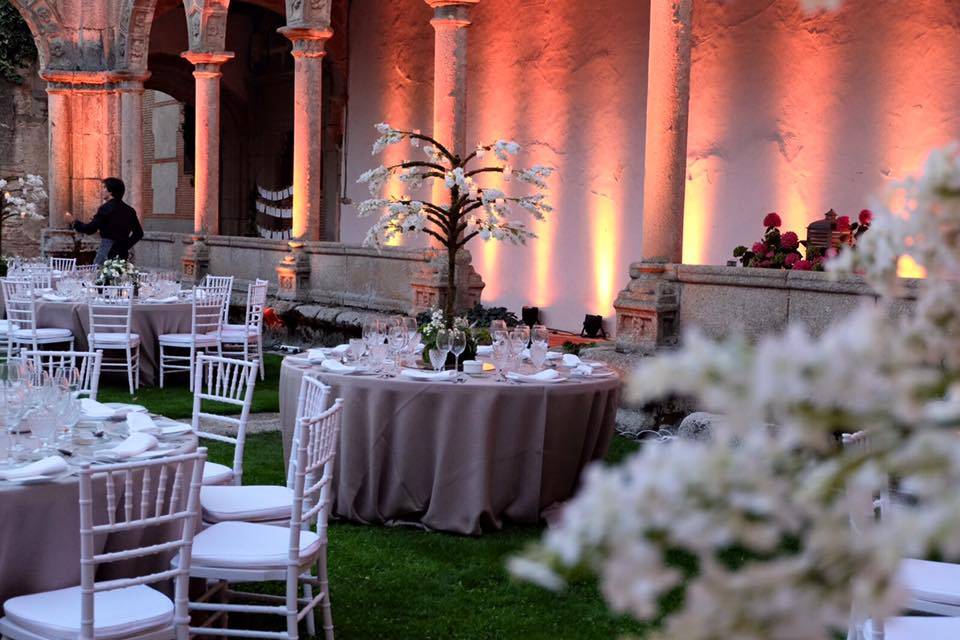 Cena en el claustro