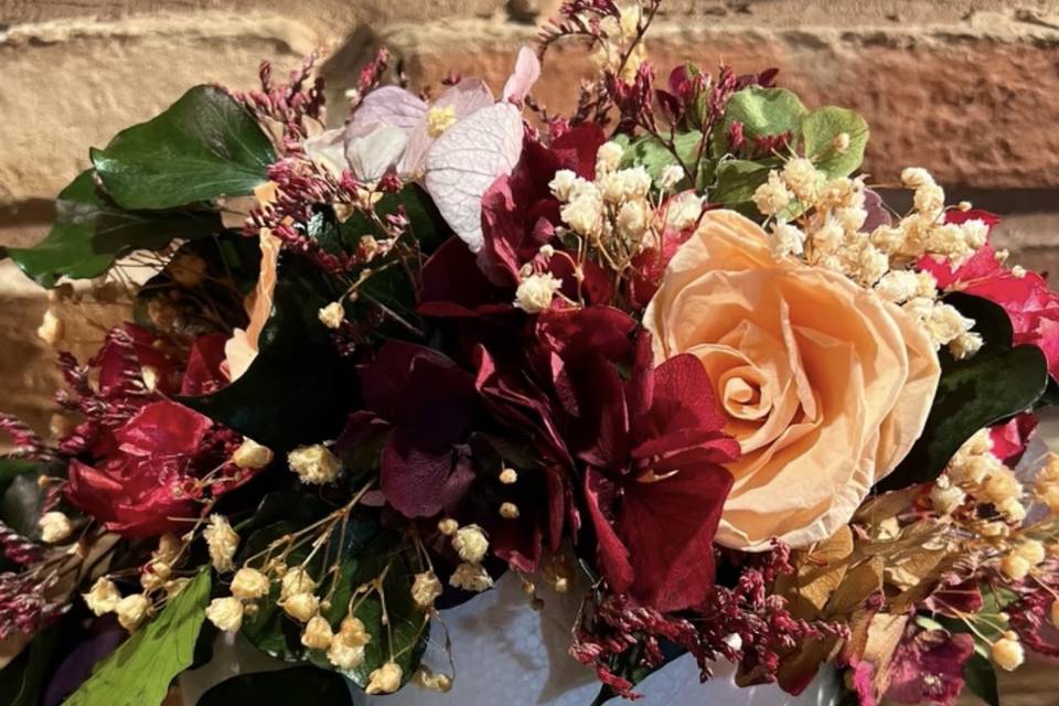 Tocado de flores preservadas