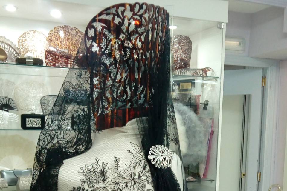 Mantilla bordado de cordón