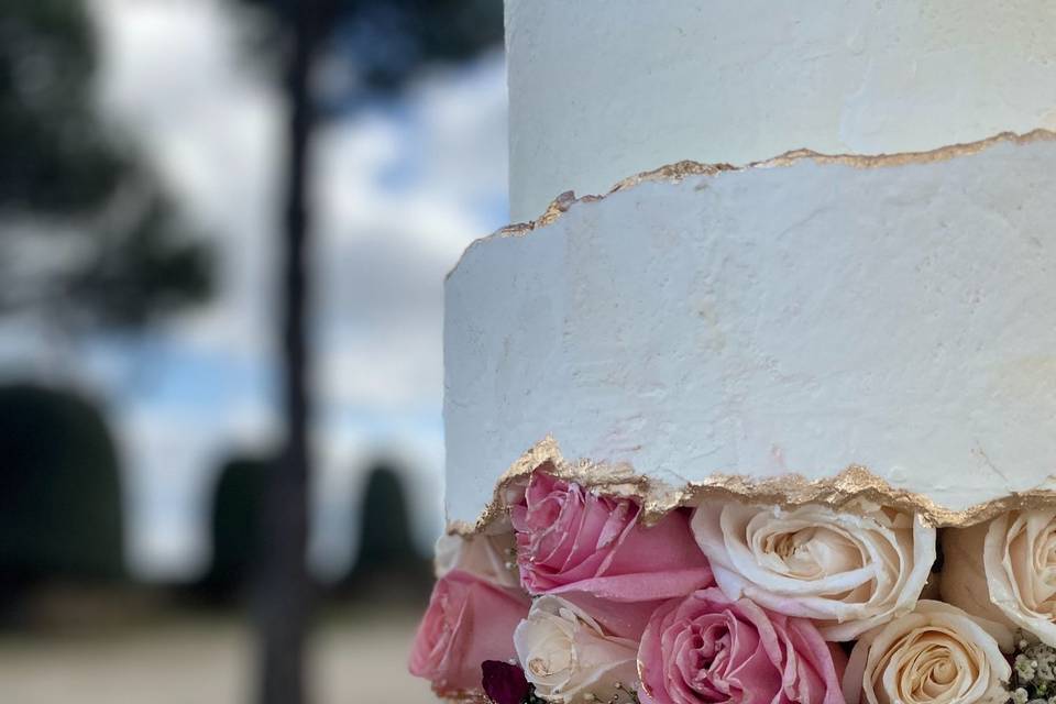 Tarta con flores naturales