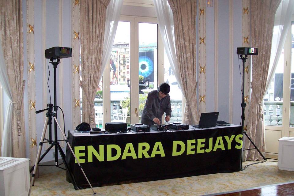 Endara Deejays