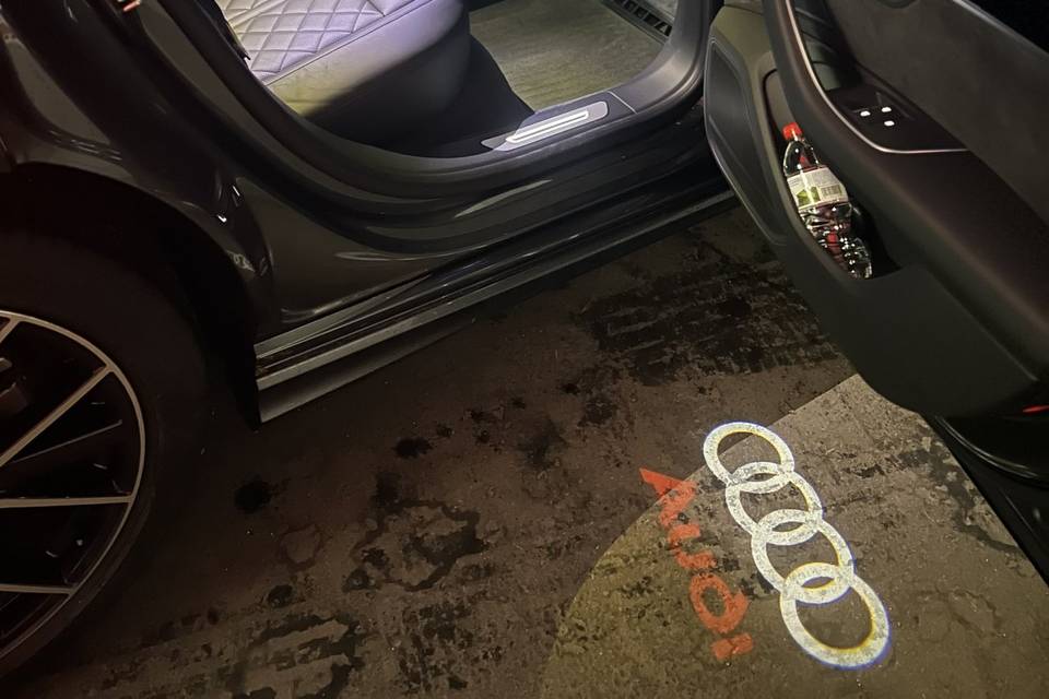 Grupo B: Audi A8 interior