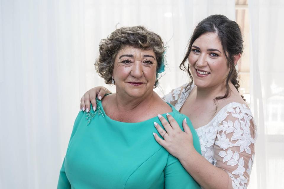 Novia Lorena y su madre
