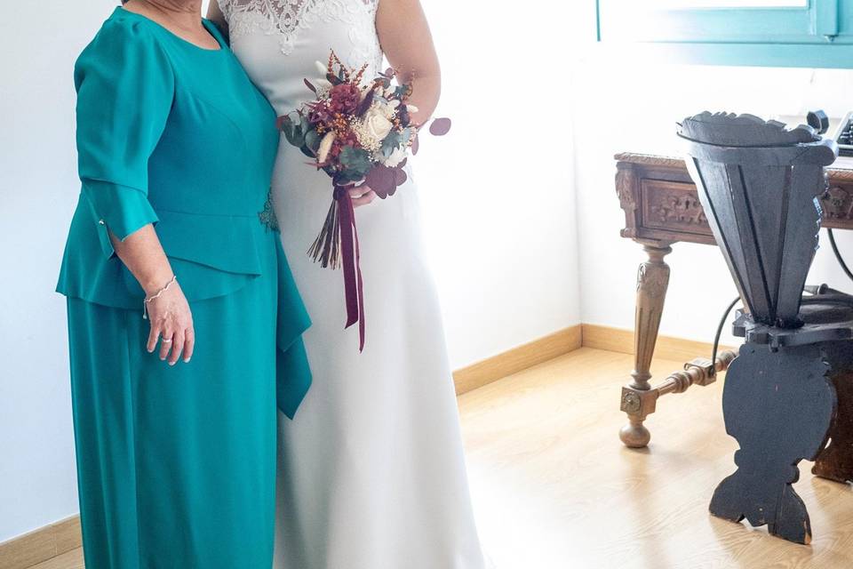 Novia Raquel y su madre