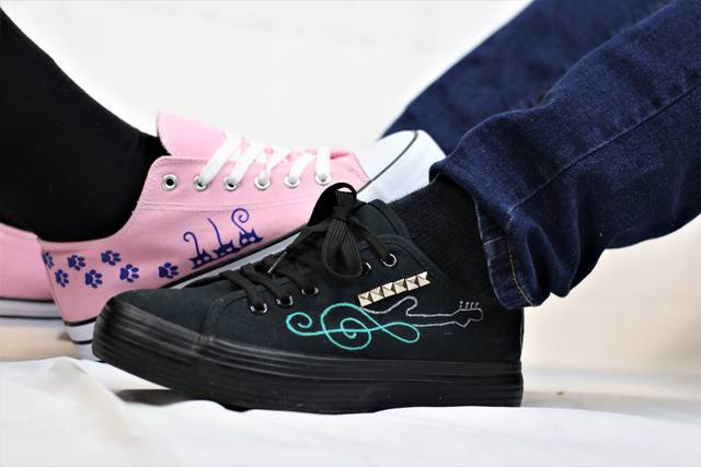 Zapatillas pintadas a mano