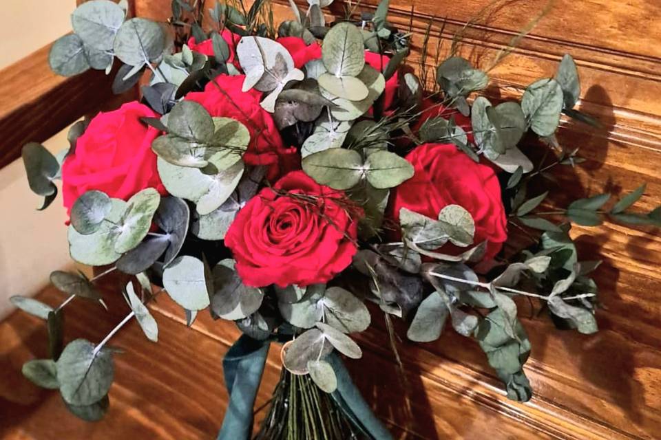 Rosas eternas rojas ramo novia