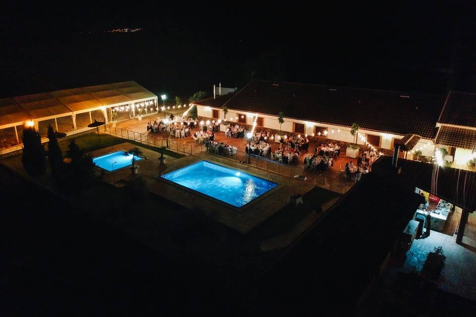 Boda en piscina de noche