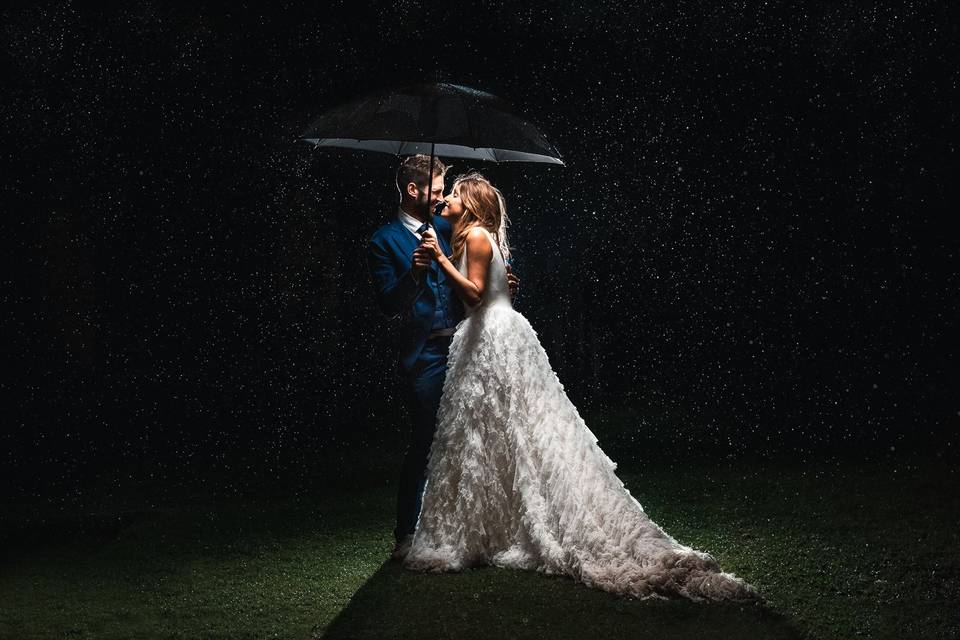 Boda bajo la lluvia