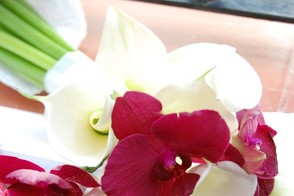 Ramo de novia con calas y orquídeas