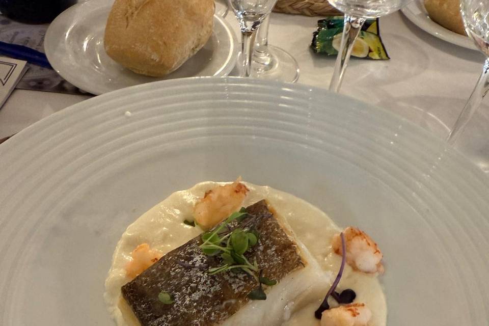 Lomo bacalao salsa cava y gamb