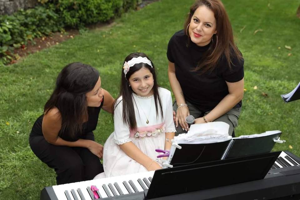 Lorena y María - Piano y voz