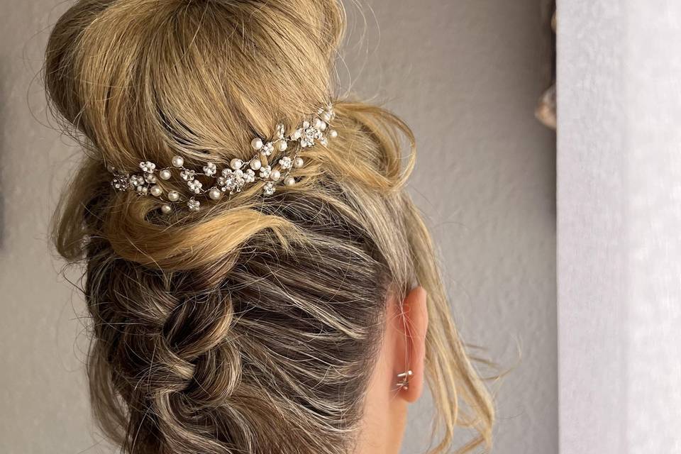 Recogido trenzado con detalles