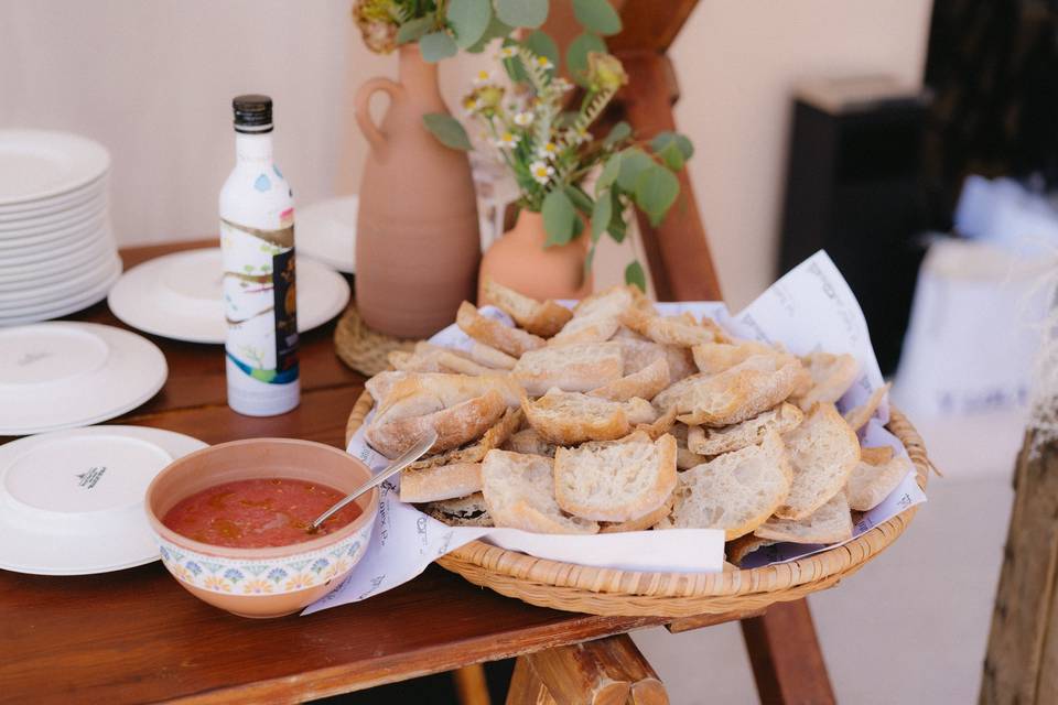 Tomate, aceite y pan de crista