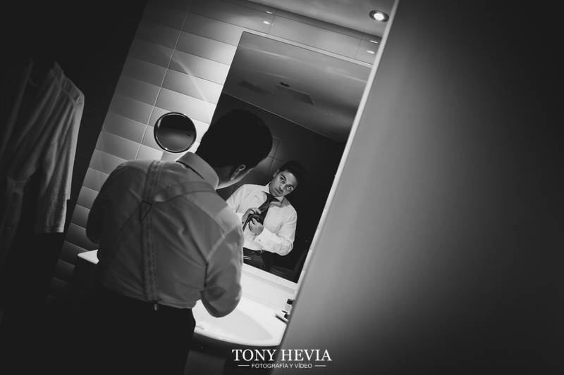 Tony Hevia ©