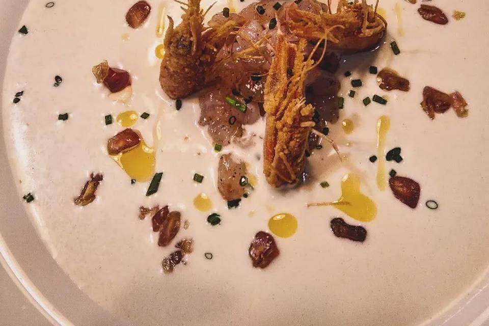 Ajoblanco tartar gambas