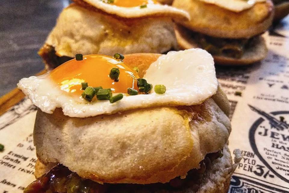 Brioche tartar y huevo