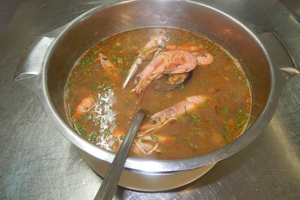 Sopa de Pescados y Mariscos