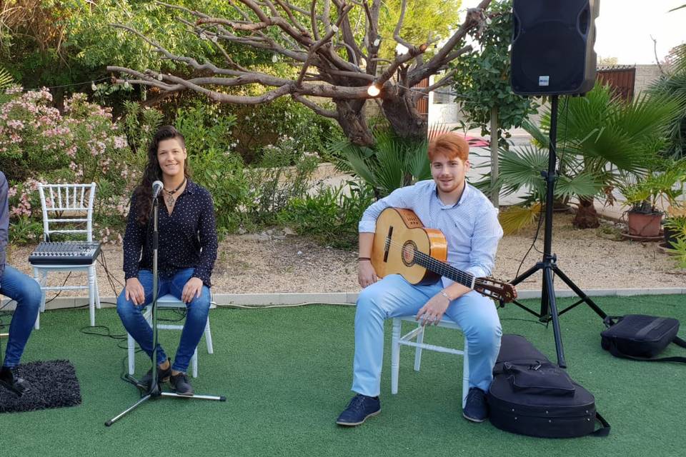 Actuación grupal al aire libre