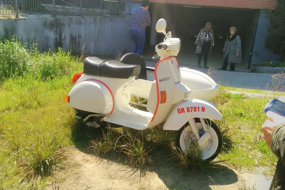 Vespa con Sidecar