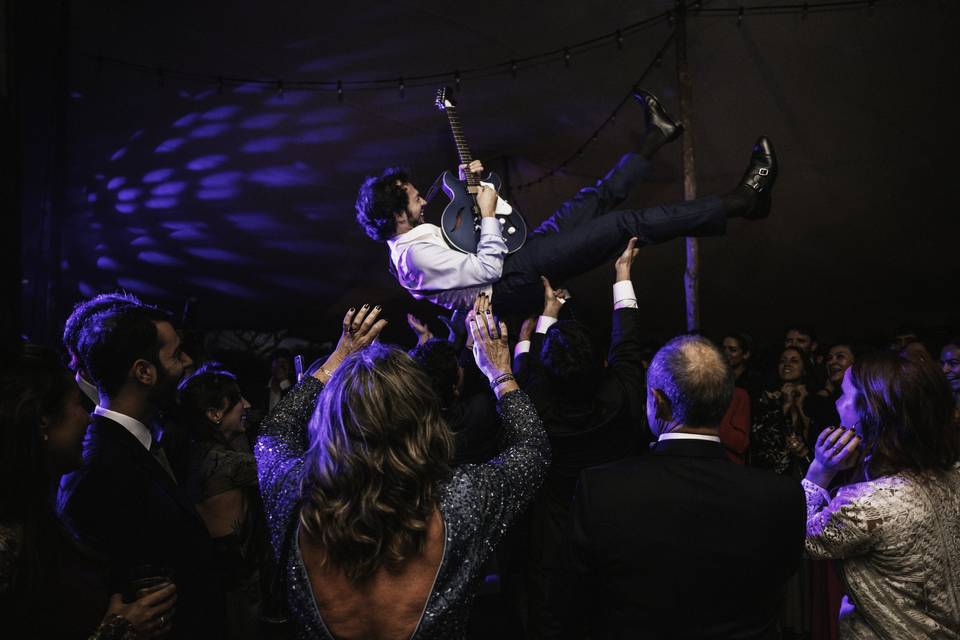Un novio volando
