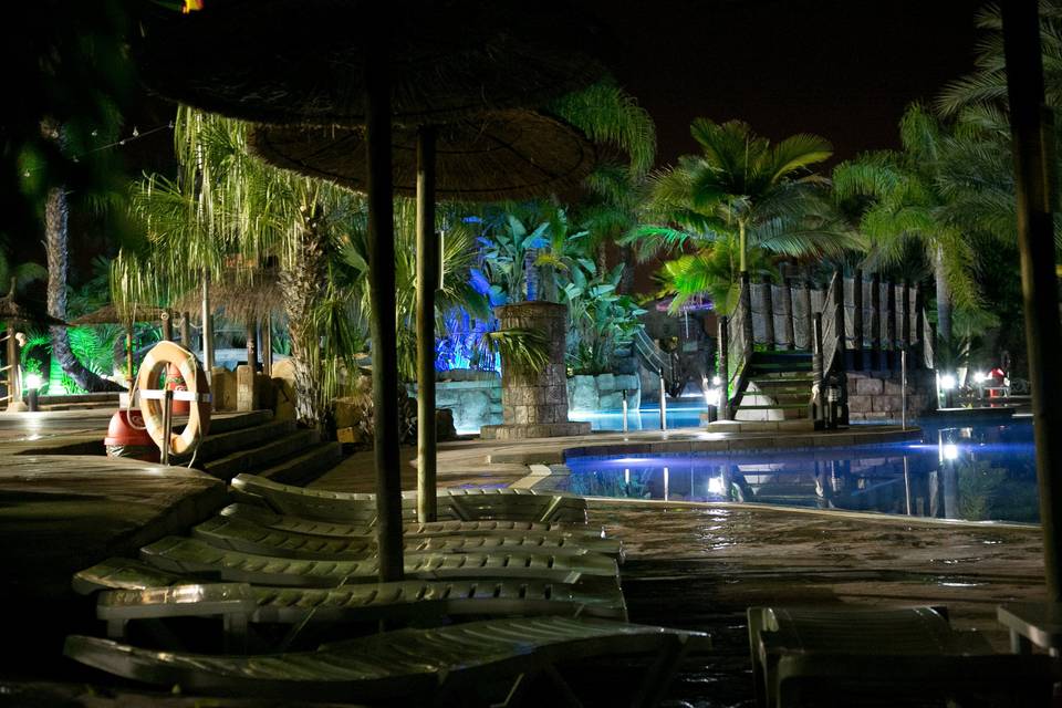 Piscina de noche