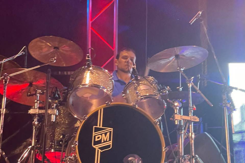 Basi, baterista