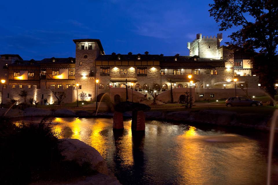 Fachada de noche